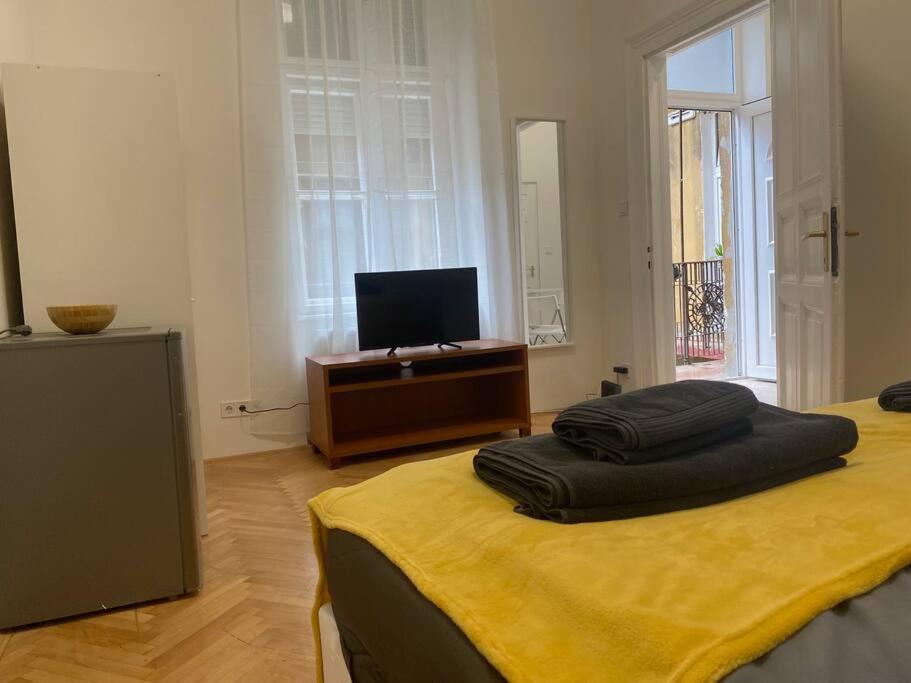 Dob 49 Renovated Apartment *